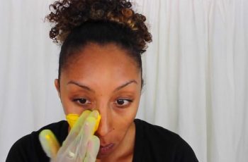 She Rubs Turmeric All Over Her Face, See What Her Skin Looks Like Afterwards